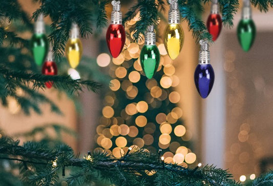 5 Tips to Hang Christmas Lights on a Tree With Ease