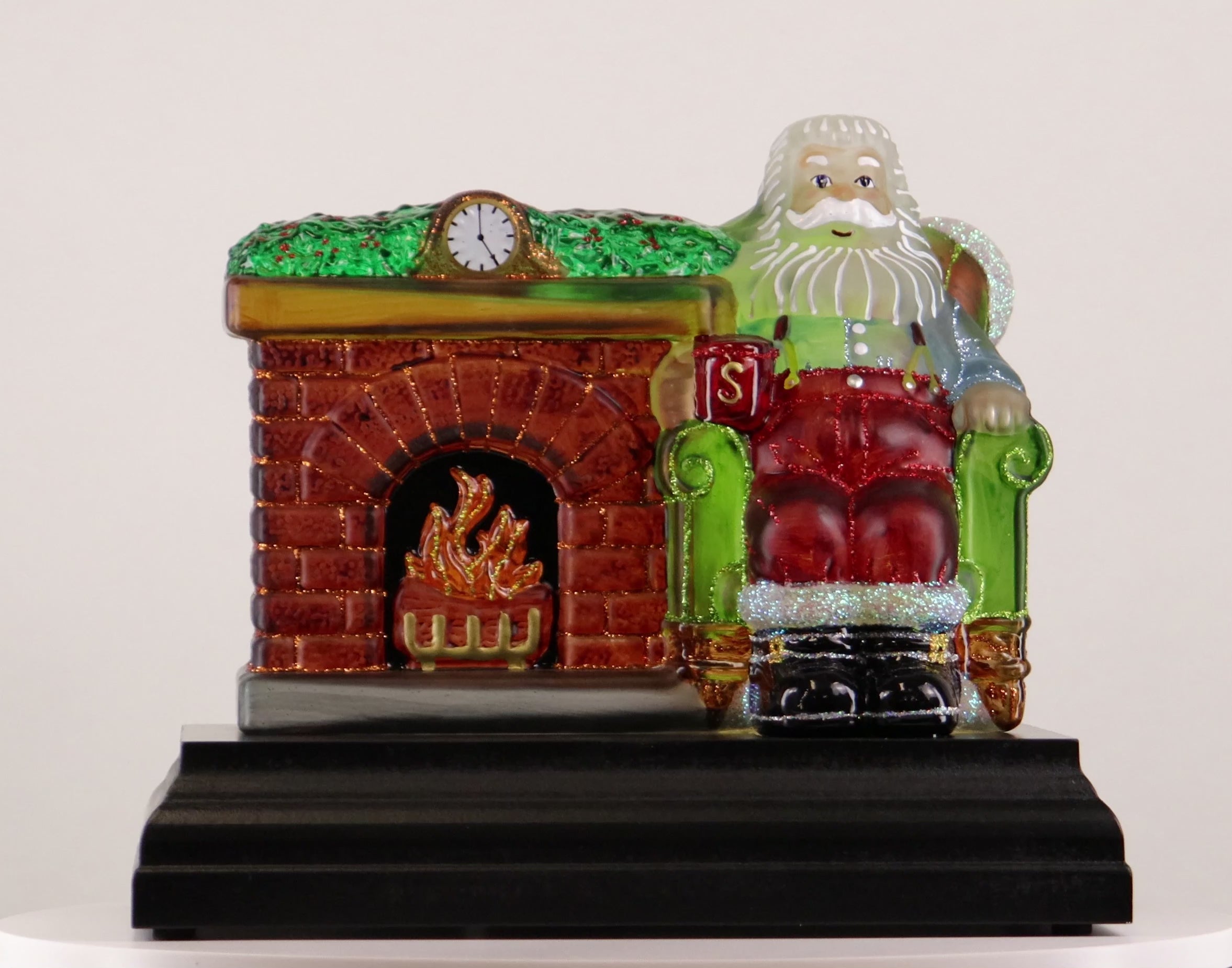 Santa At Hearth Light – Old World Christmas